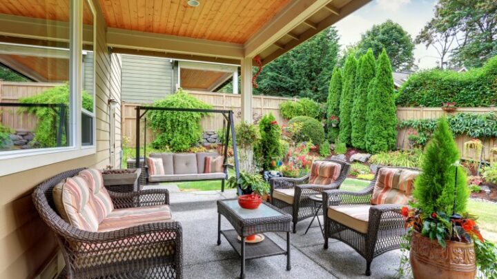 Decoración con muebles de terraza y jardín