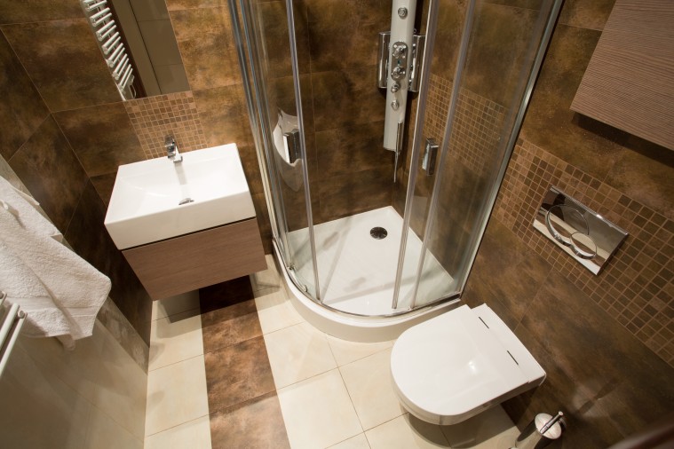 Cómo aprovechar un cuarto de baño pequeño