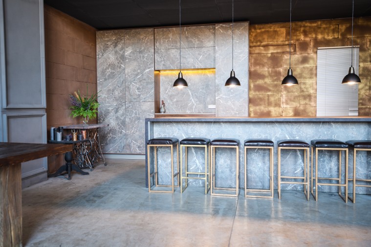 Taburetes y mármol: dos de las nuevas tendencias en decoración