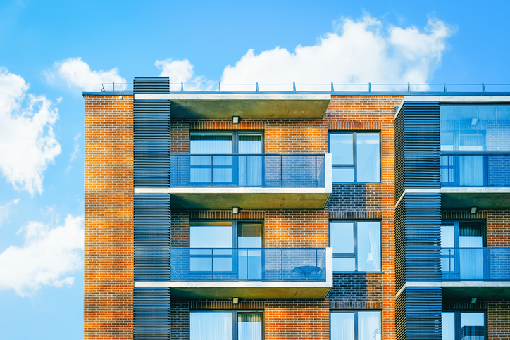 ¿Es legal cerrar la terraza de mi casa?