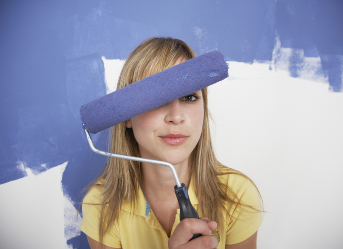 Cómo pintar las paredes del interior de la casa