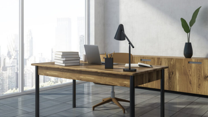 Consejos para elegir la ubicación y el mobiliario esencial de una oficina en casa