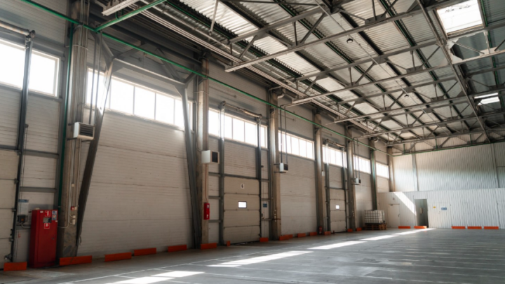 Naves industriales: elementos claves para su mantenimiento y seguridad 