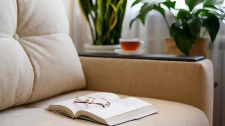 Cómo crear un rincón de lectura perfecto con bajo presupuesto
