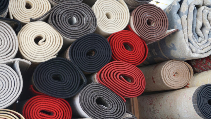 Moqueta ferial: qué es, dónde se utiliza y cómo elegir el color ideal para tu stand